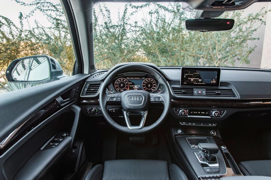 Торпедо Audi Q5 2.0T Quattro 2017 года  (NA) (фото 13 из 40)